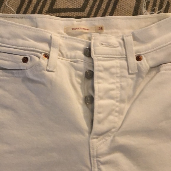Levi Wedgie Straight leg white jeans - Picture 6 of 9